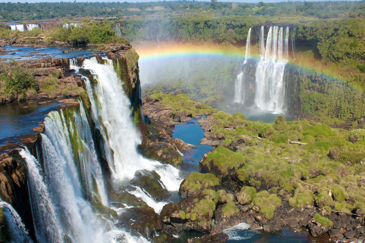 Najpiękniejsze wodospady świata. Gdzie można je zobaczyć? Na zdjęciu wodospad Iguazu