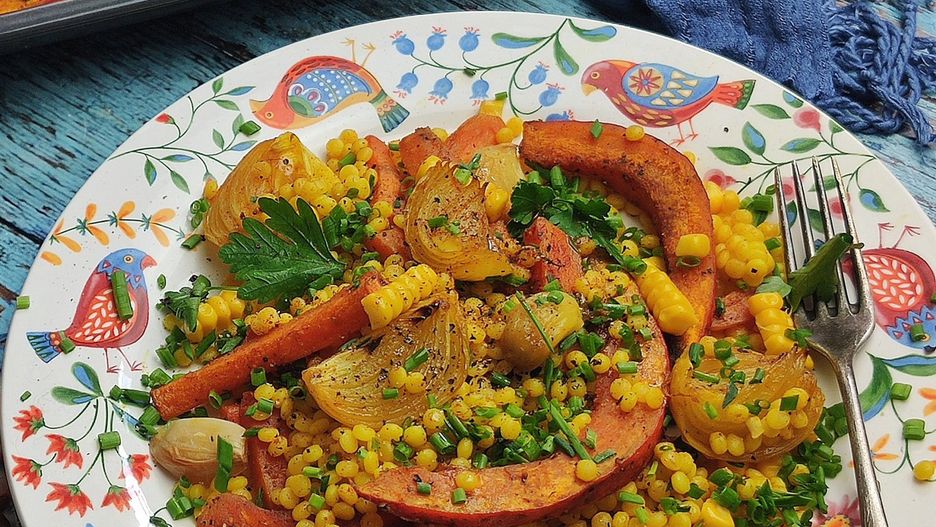 Kuskus perłowy z pieczonymi warzywami