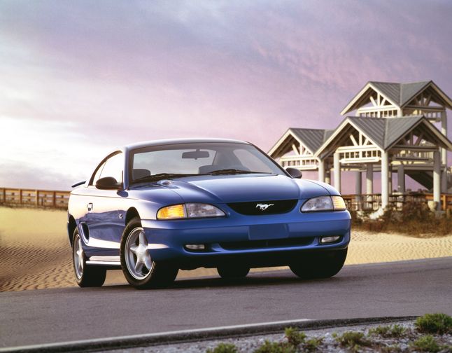 Ford Mustang IV (SN-95)