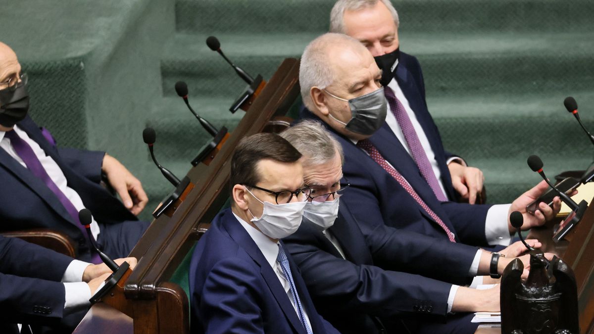 Na zdjęciu w ławie sejmowej Mateusz Morawiecki, Piotr Gliński, Jacek Sasin i Henryk Kowalczyk