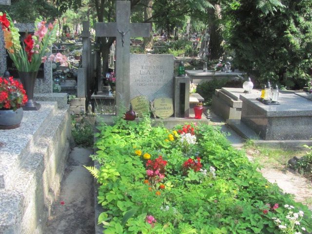 Grób Edwarda Lacha na cmentarzu w Otwocku
