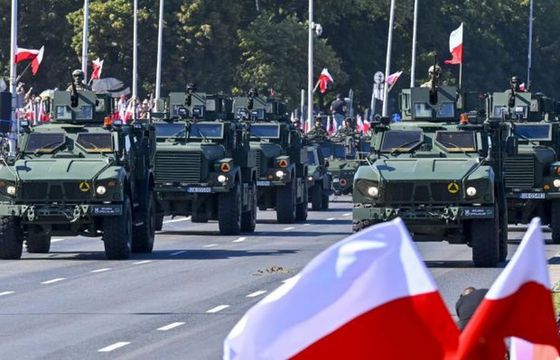 Wolski i Kamizela skomentują transmisję z defilady w mediach Polskapresse. Relacje też w telewizji