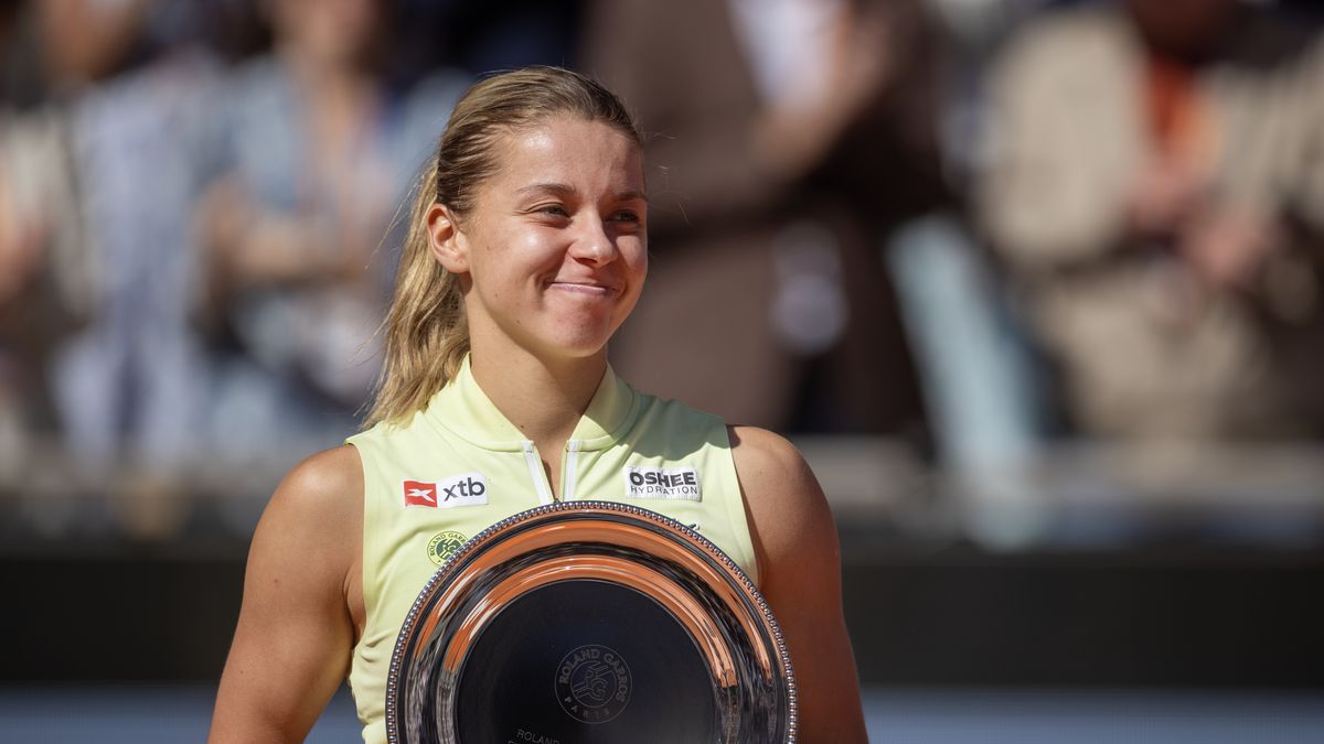 PARIS, FRANCE - JUNE 06: Maja Chwalinska of Poland with the runners-up trophy after her match against Mirra Andreeva in the Women's Singles Final on Court Philippe Chatrier at the 2026 French Open Tennis Tournament at Roland Garros on June 6th, 2026, in Paris, France. (Photo by Tim Clayton/Getty Images)