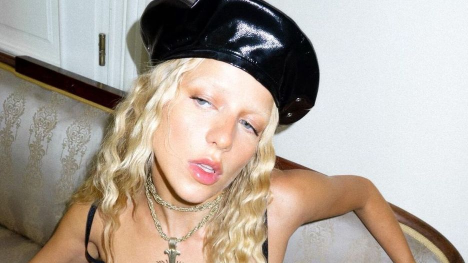 Jessica Mercedes w coraz bardziej zaskakujących stylizacjachInstagram/jemerced