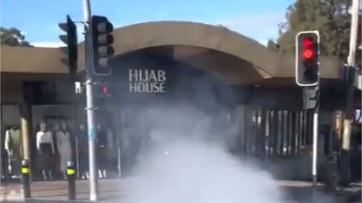 Australia. Rozpędzony samochód wjechał w drzwi frontowe sklepu Hijab House