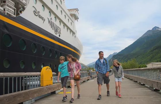 Disney+ ze zniżkami i loteriami. Wśród nagród rejs i półroczny catering