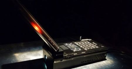 Kolejny telefon z projektorem