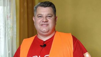 Po paraliżu twarzy odszedł z "NND". Dowbor pokazała, jak dziś wygląda