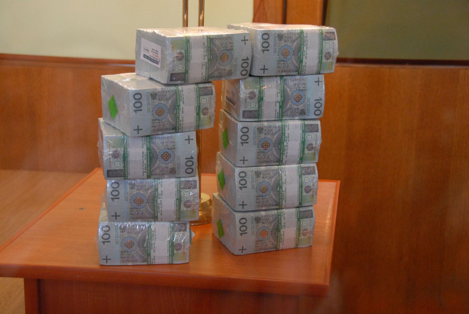 Tak wygląda milion złotych w gotówce