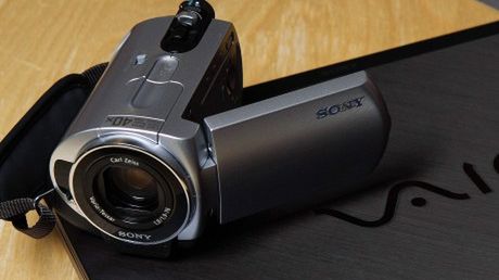 Kamera Sony DCR-SR32E – sokole oko z zoomem 40x i dyskiem twardym 1