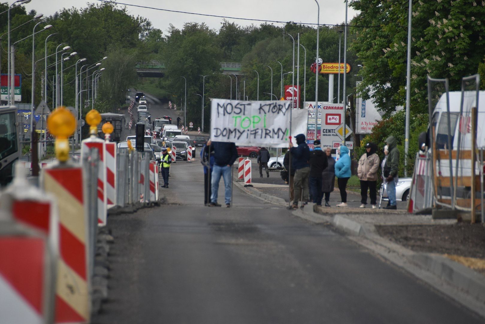 Protest trwał dwie godziny. Mieszkańcy i przedsiębiorcy blokowali przejazd ulica Tuchowską, która jest w trakcie dużej przebudowy