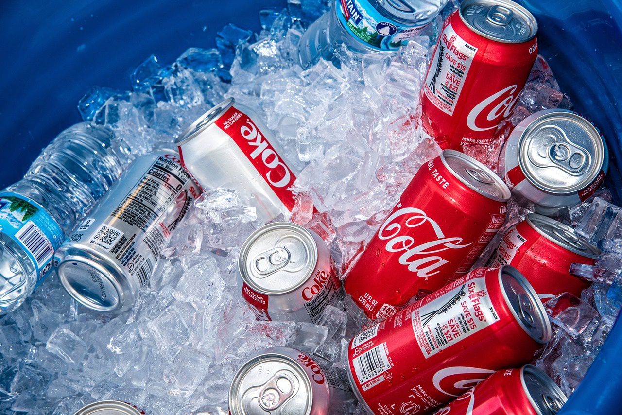 Coca-Cola rozważa zwiększenie produkcji plastiku w USA przez cła na aluminium