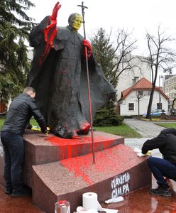 Zdewastował pomnik papieża. Jest zatrzymanie