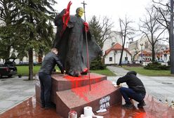 Zdewastował pomnik papieża. Jest zatrzymanie