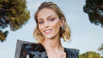 39-letnia Anja Rubik demonstruje ZABÓJCZE mięśnie brzucha w nowej sesji dla "V Magazine" (ZDJĘCIA)