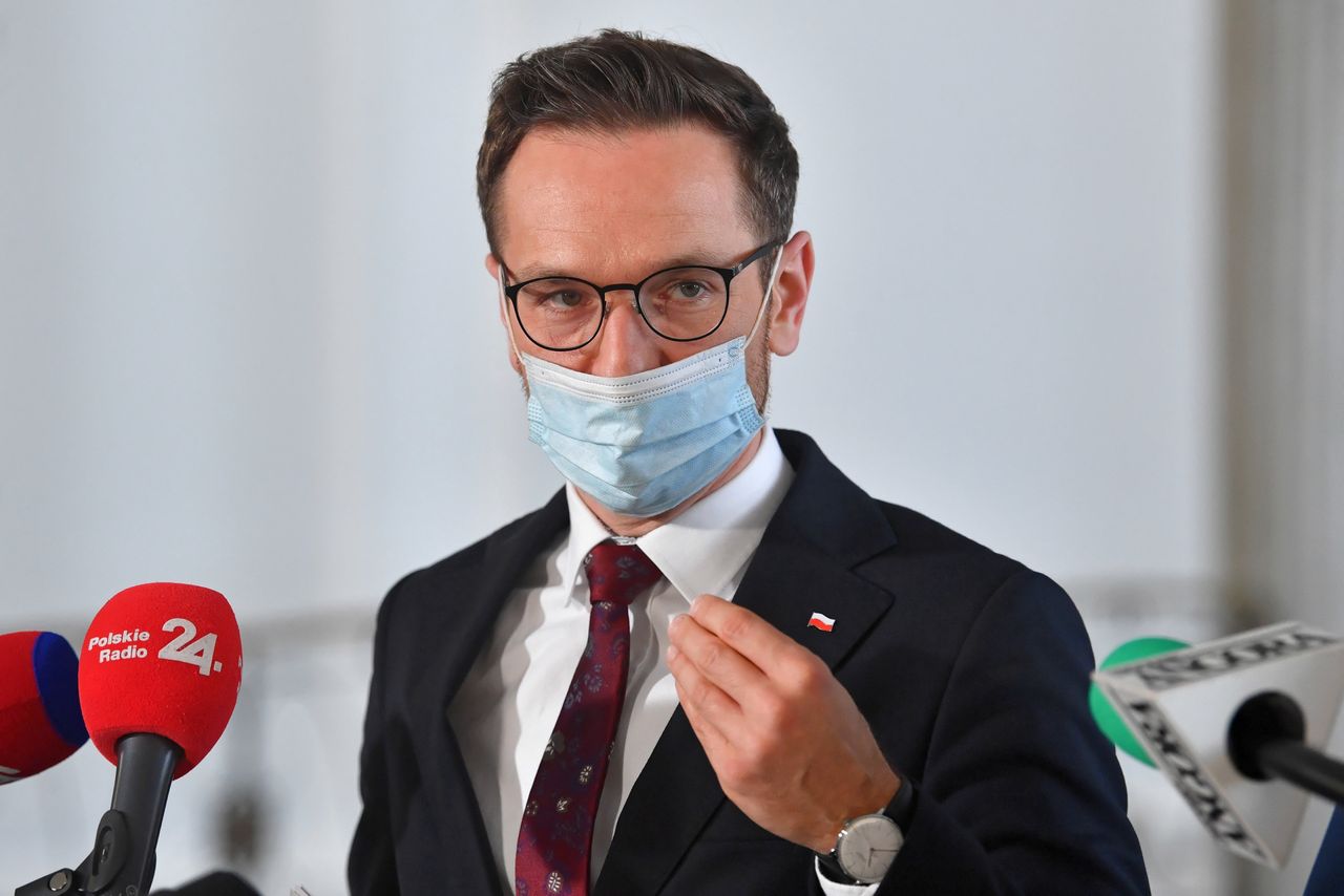 Polski Ład i ulga dla klasy średniej. Wiceminister tłumaczy, skąd różnice w liczbach