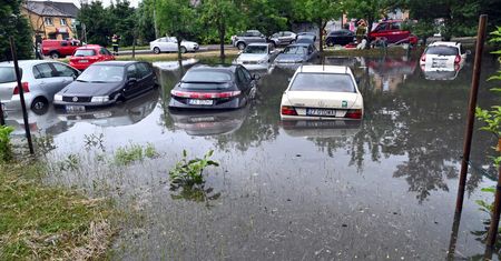 Silne burze nad Polską. Trwa walka ze skutkami nawałnic