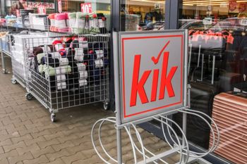 KiK wycofuje klapki. Powód? Zagrożenie chemiczne i rakotwórcze