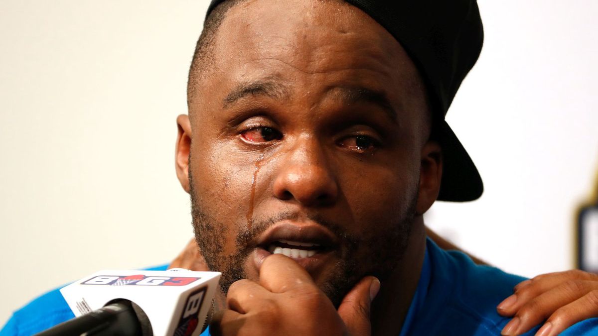 Glan Davis zalany łzami w czasie konferencji prasowej