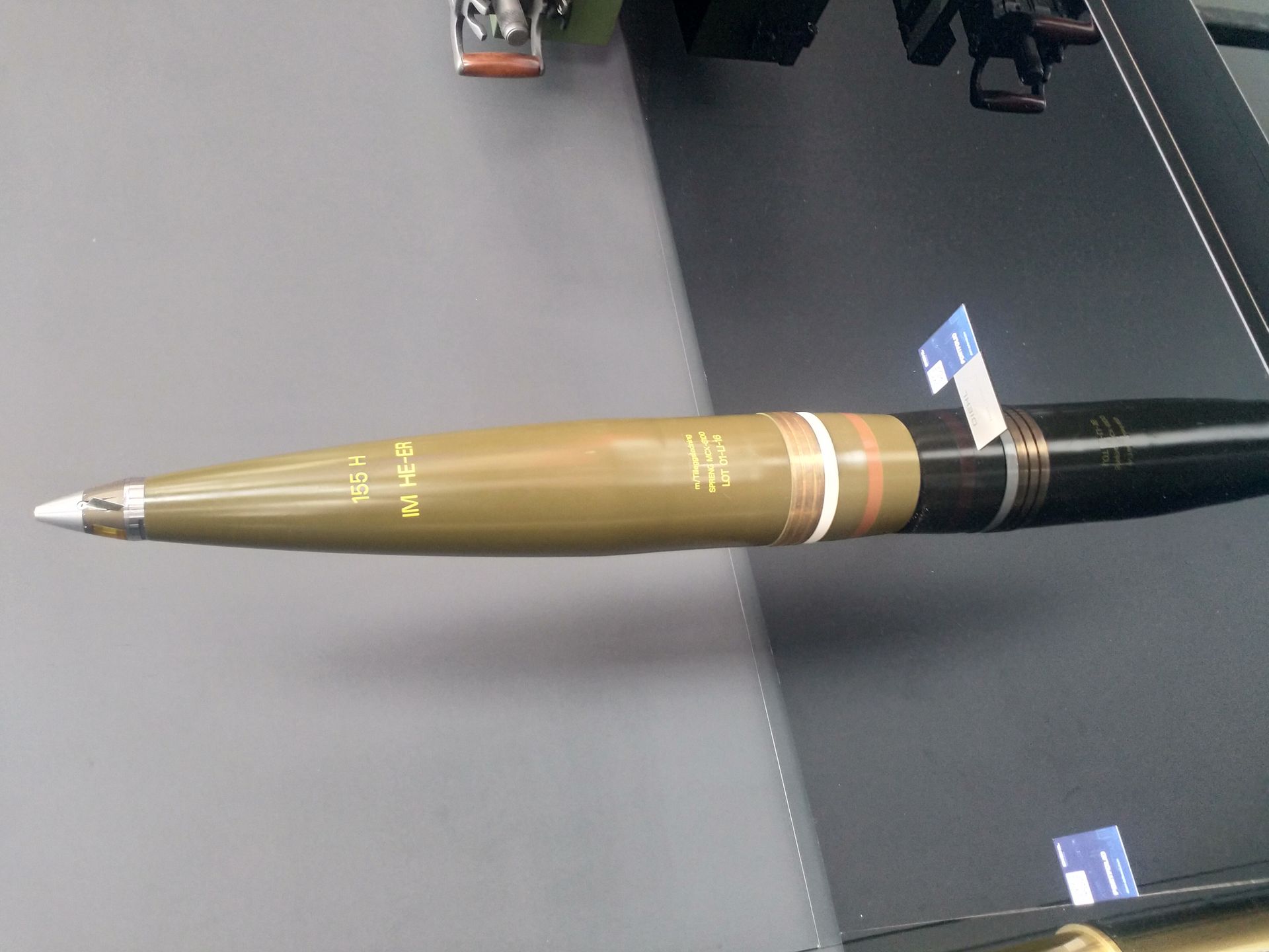 Precyzyjny pocisk artyleryjski kal. 155 mm od Diehl. 