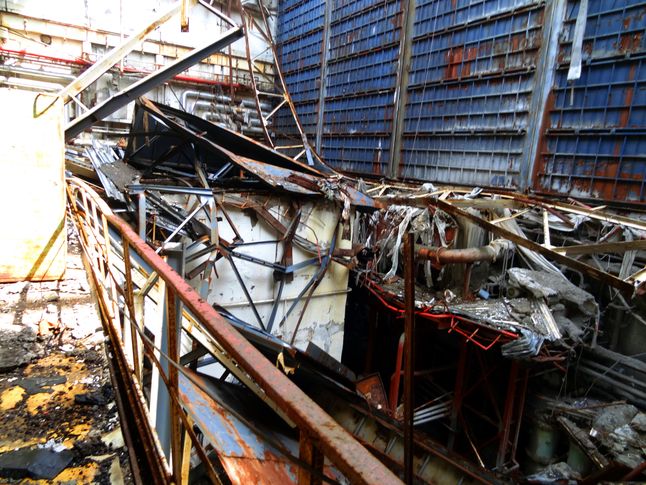 Czarnobyl - zniszczone wnętrze hali turbin