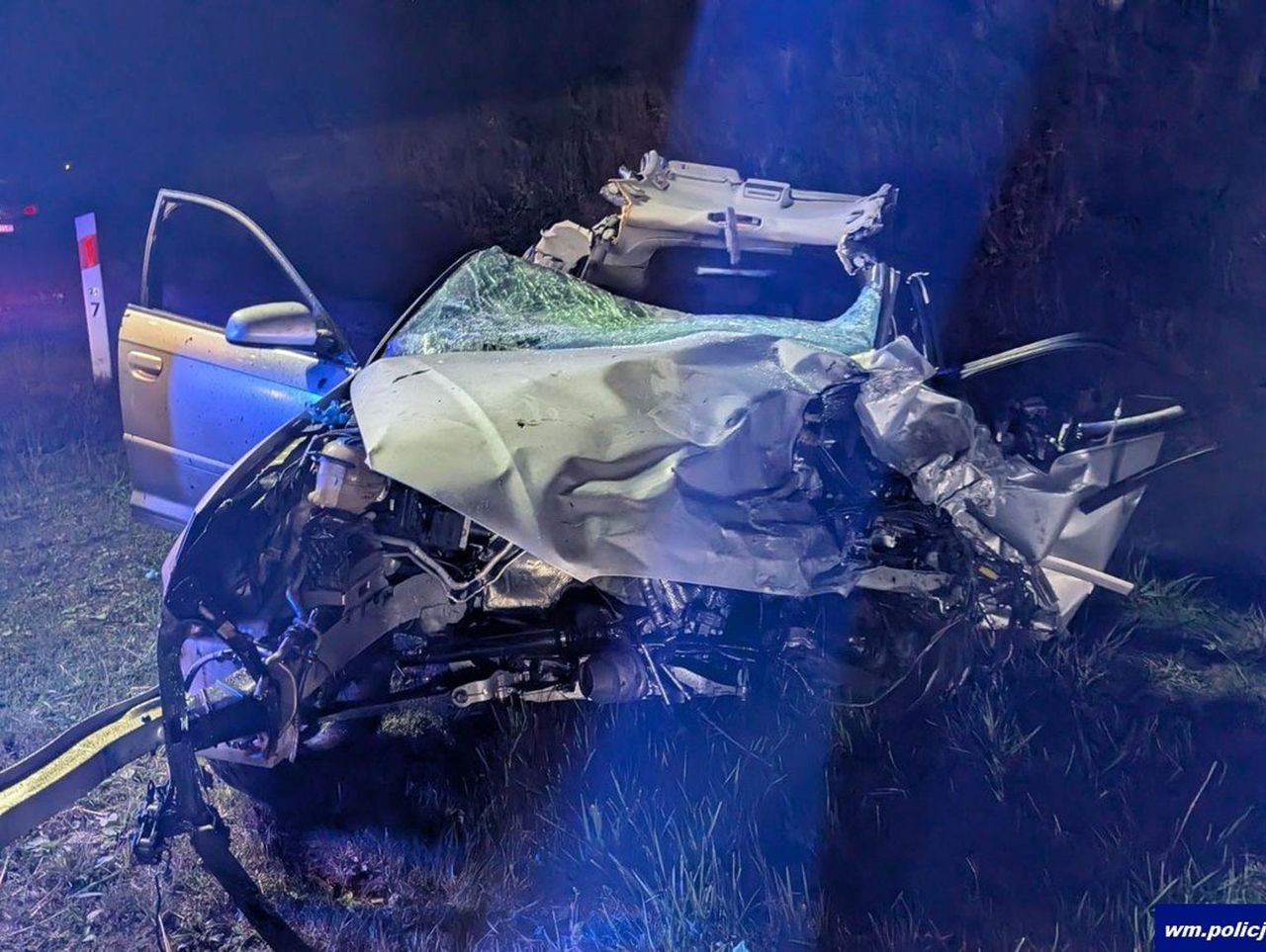 Zjechał na lewy pas i zderzył się z volkswagenem. Dwie osoby nie żyją