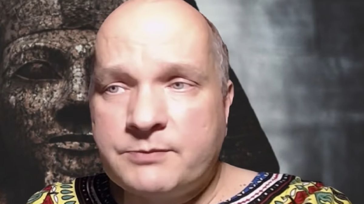 Rok temu mówił o "nowej zarazie" widocznej gołym okiem. Przewidział małpią ospę?!