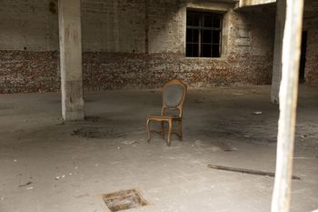 Wokół Muzeum AK. Nowoczesny kompleks idzie w górę, zabytkowa rudera pozostaje. Wstyd dla Krakowa!