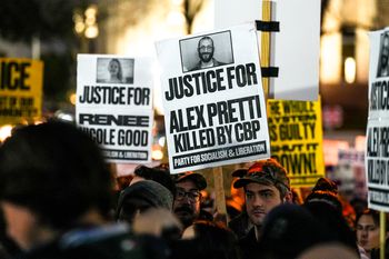 Kulisy działań ICE w USA. Zabójca Prettiego był fanatykiem broni