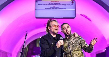 Bono zaskoczył wszystkich. U2 zagrali koncert w kijowskim metrze