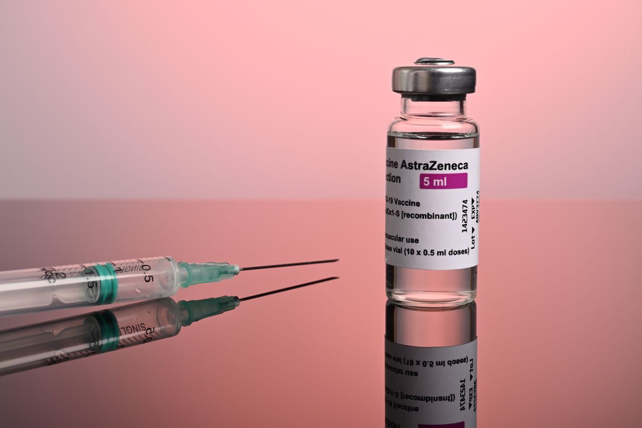 szczepionka strzykawka fiolka astra astrazeneca koronawirus covid