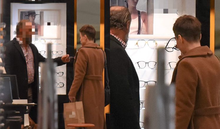 Monika Richardson "przyłapana" z partnerem w centrum handlowym.