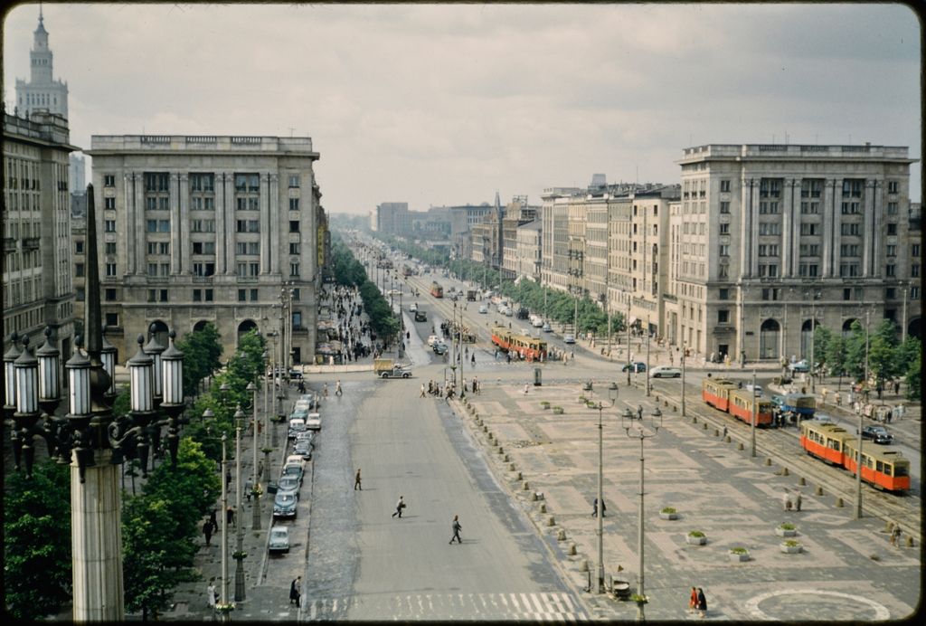 Nostalgiczna Warszawa lat 50. na nieznanych, kolorowych zdjęciach profesora z USA 32