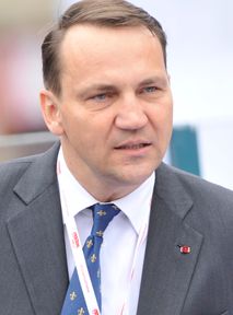 Member of LGBT+ community pleads for Poland’s head of diplomacy Radosław Sikorski’s help