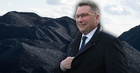 Przemysław Czarnek chce wydobywać ekologiczny węgiel? Równie dobrze może zbierać suchą wodę [OPINIA]