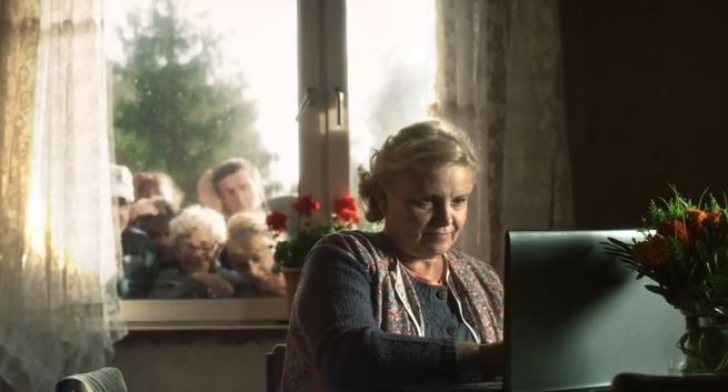 „Niech internetowa moc będzie z Tobą” w rządowej kampanii do wykluczonych cyfrowo (wideo)