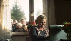 „Niech internetowa moc będzie z Tobą” w rządowej kampanii do wykluczonych cyfrowo (wideo)