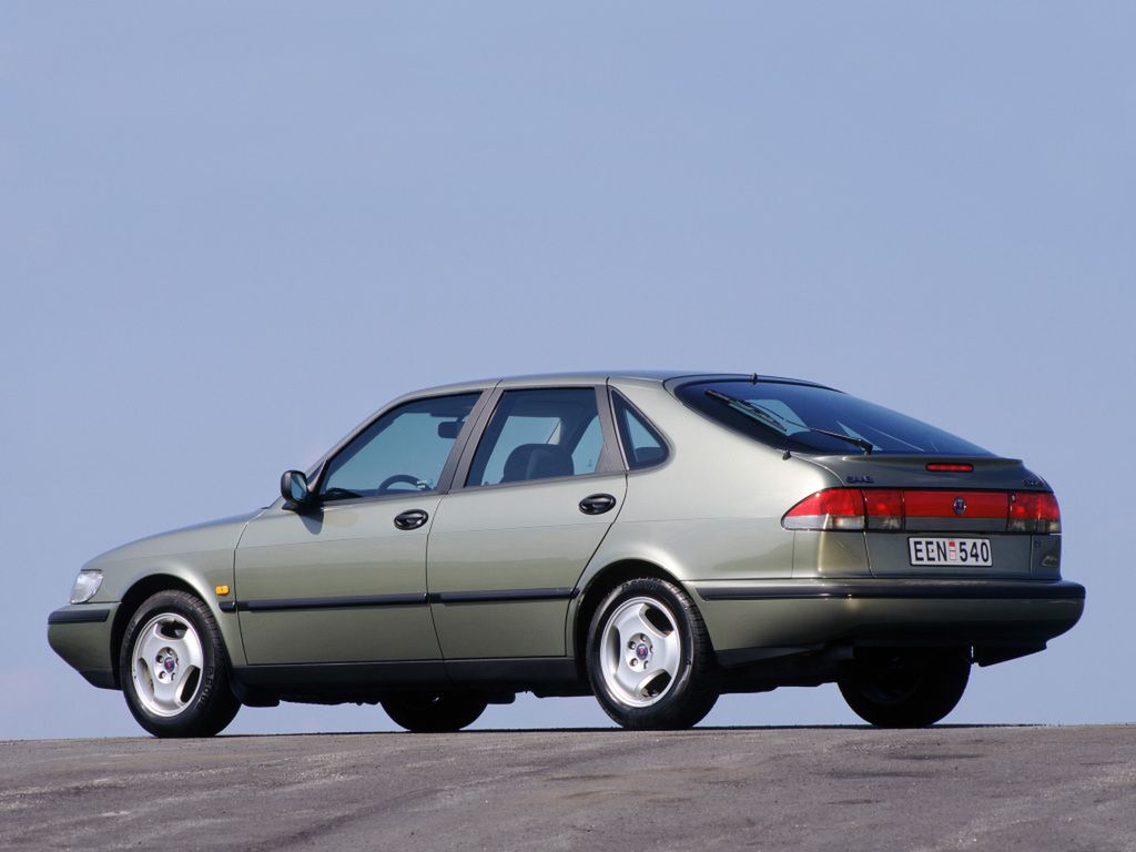 Saab 900 ze swym charakterystycznym tyłem