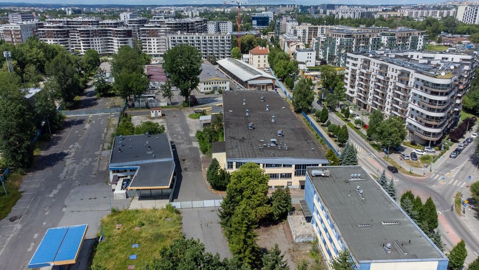 Teren dawnej bazy Poczty Polskiej w Krakowie przy ul. Cystersów
