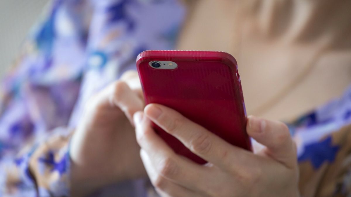 Uwaga na fałszywe SMS-y. Oszuści straszą odłączeniem prądu