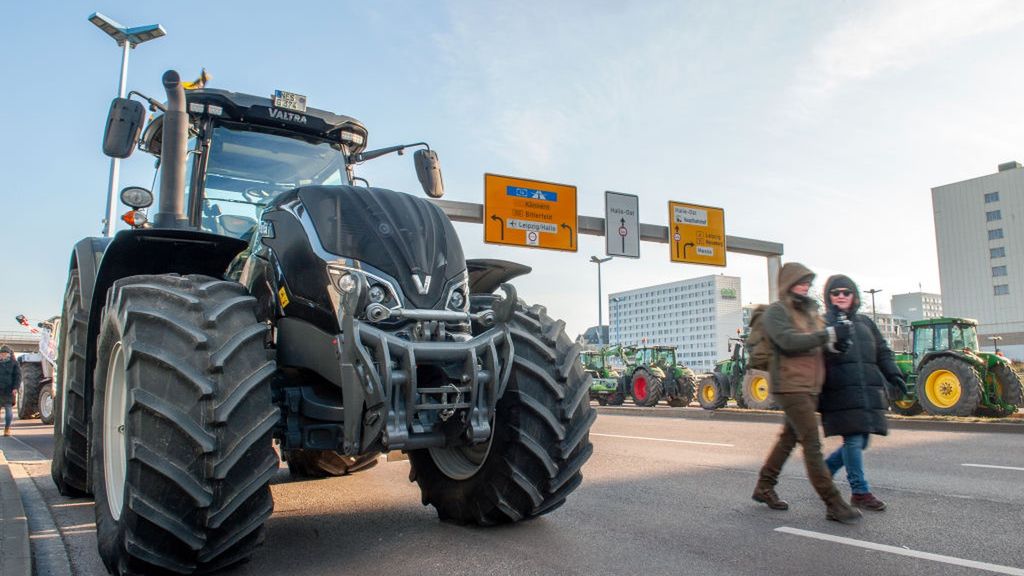 Trwa protest niemieckich rolników. Na zdjęciu blokada w Halle w kraju związkowym Saksonia-Anhalt