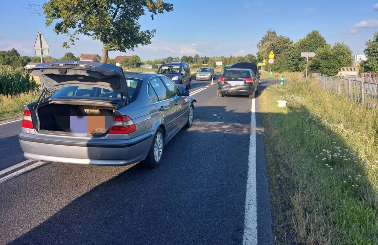 Kierowca BMW przeszarżował. Kobieta w ciąży trafiła do szpitala