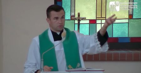 "To po co wam cenniki?". Odpowiedz księdza zabolała internautów