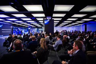 Elektromobilność bez sieci? Eksperci ostrzegają: czas działa na naszą niekorzyść!