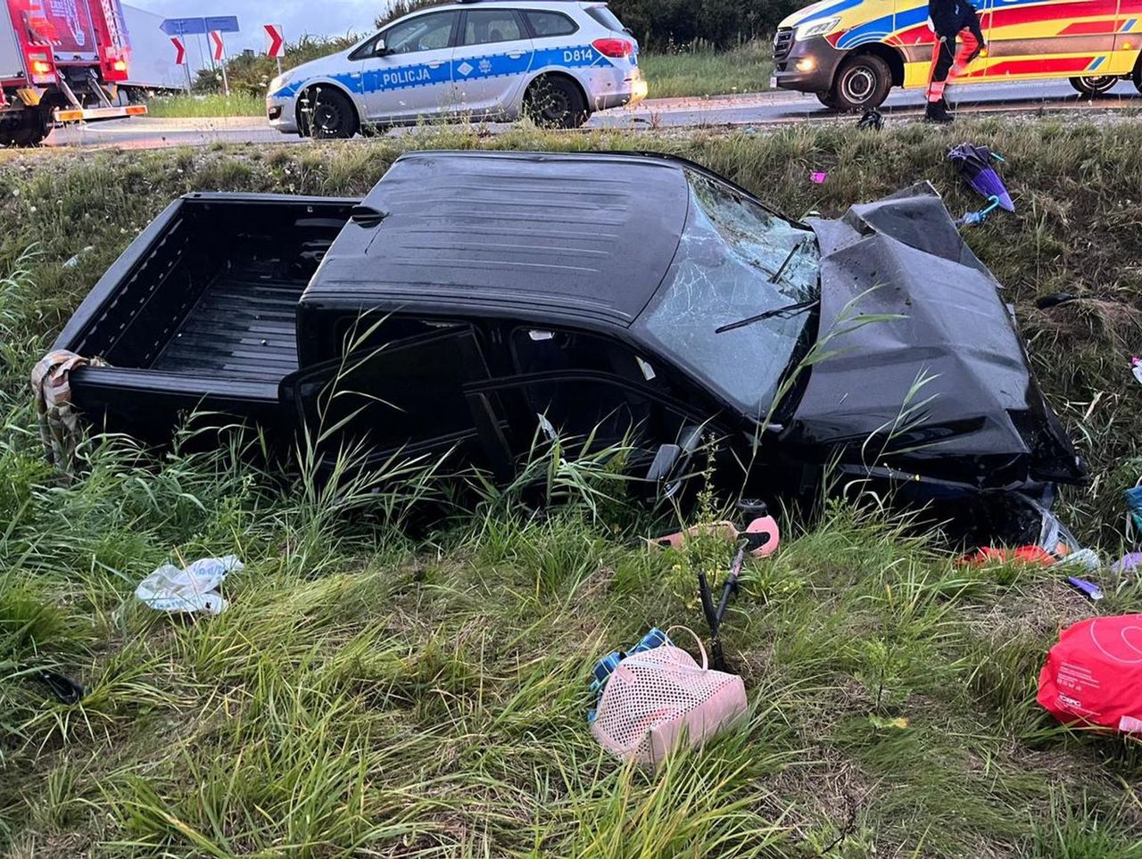Stara Dąbia: Dodge Ram wjechał do rowu. W aucie było pięć osób