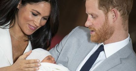 Harry i Meghan musieli ODWOŁAĆ huczne pierwsze urodziny syna. "Archie będzie świętować tylko z rodzicami"
