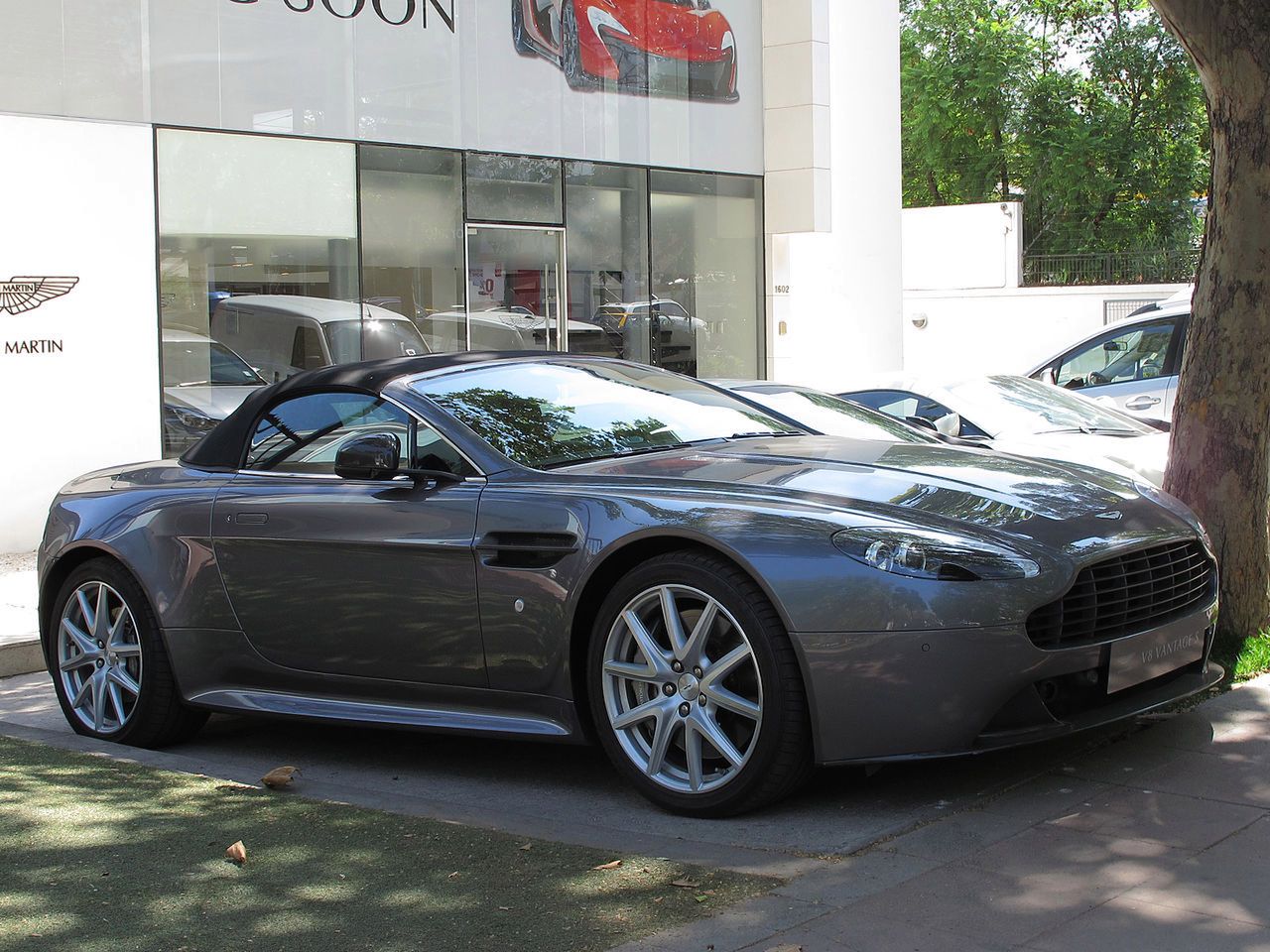 Aston Martin V8 Vantage 1