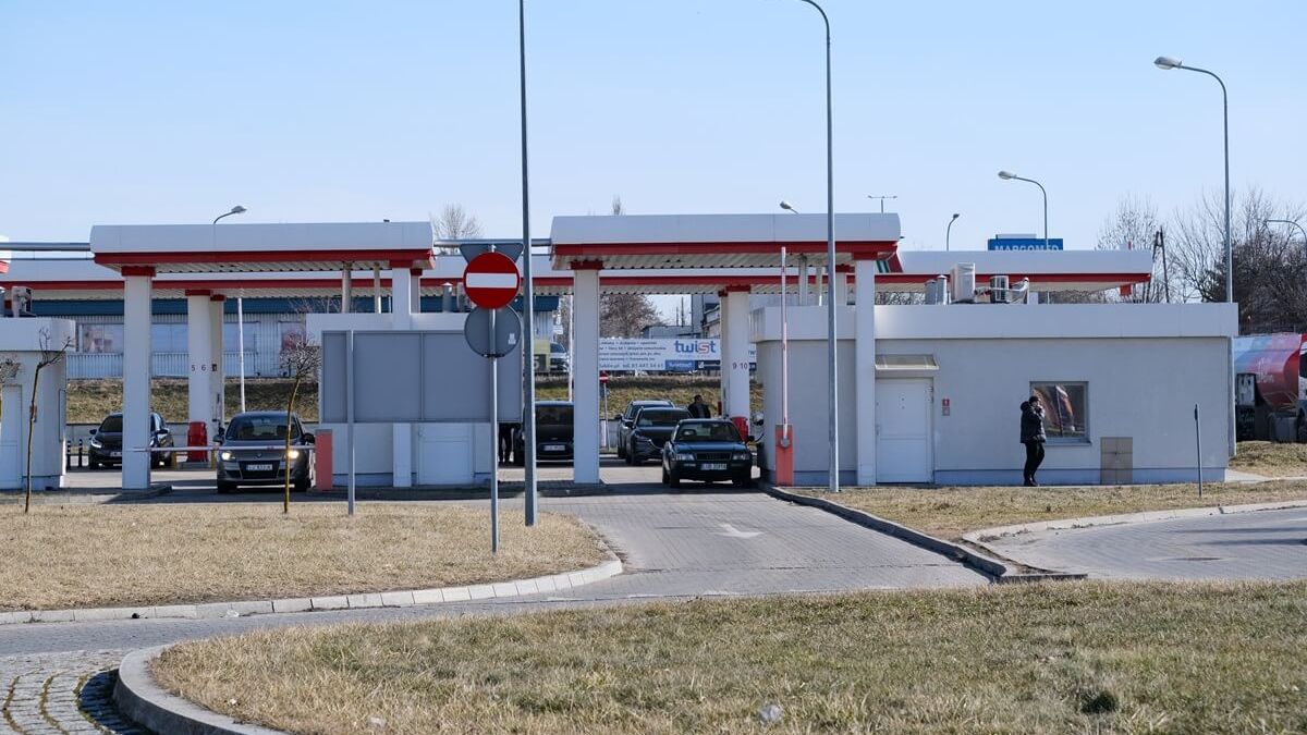 Stacja paliw Auchan (Hyperoil) przy al. Witosa w Lublinie