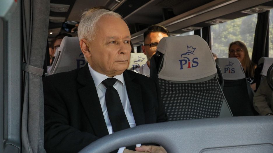 Jarosław Kaczyński w drodze na spotkanie w Pułtusku