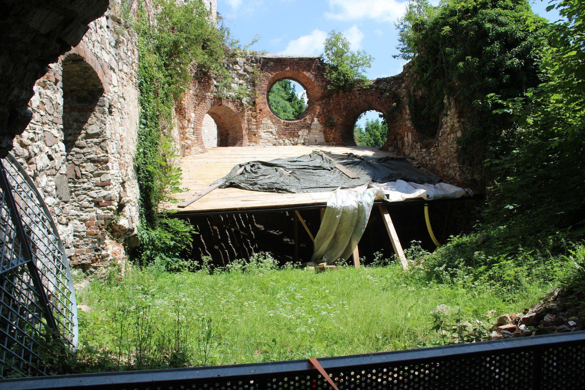 Zamek Tenczyn w Rudnie od 15 lat jest objęty pracami konserwatorskimi i remontowymi